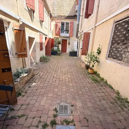 Du Peyrou, Hypercentre